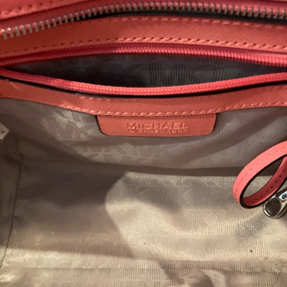 Michael Kors Selma watermelon crossbody - Picture 4 of 6